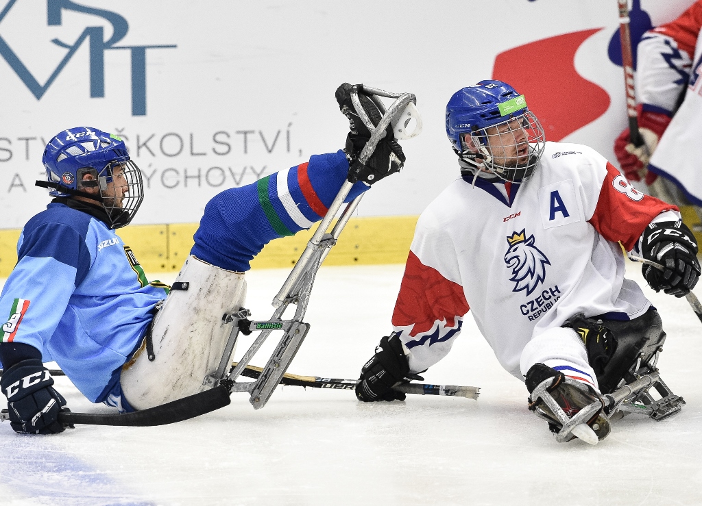 Čeští parahokejisté se na ostravském šampionátu probojovali mezi nejlepší čtyři celky. Foto: Lukáš Kaboň Čeští parahokejisté se na ostravském šampionátu probojovali mezi nejlepší čtyři celky. Foto: Lukáš Kaboň